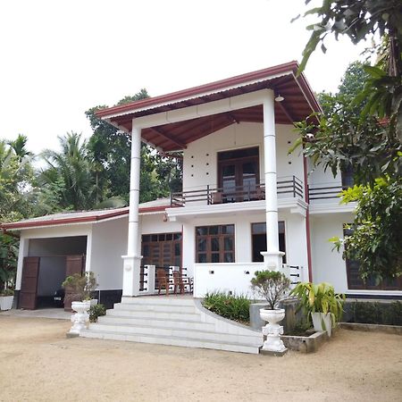 The Breeze Pinnawala 宾那伟拉 外观 照片