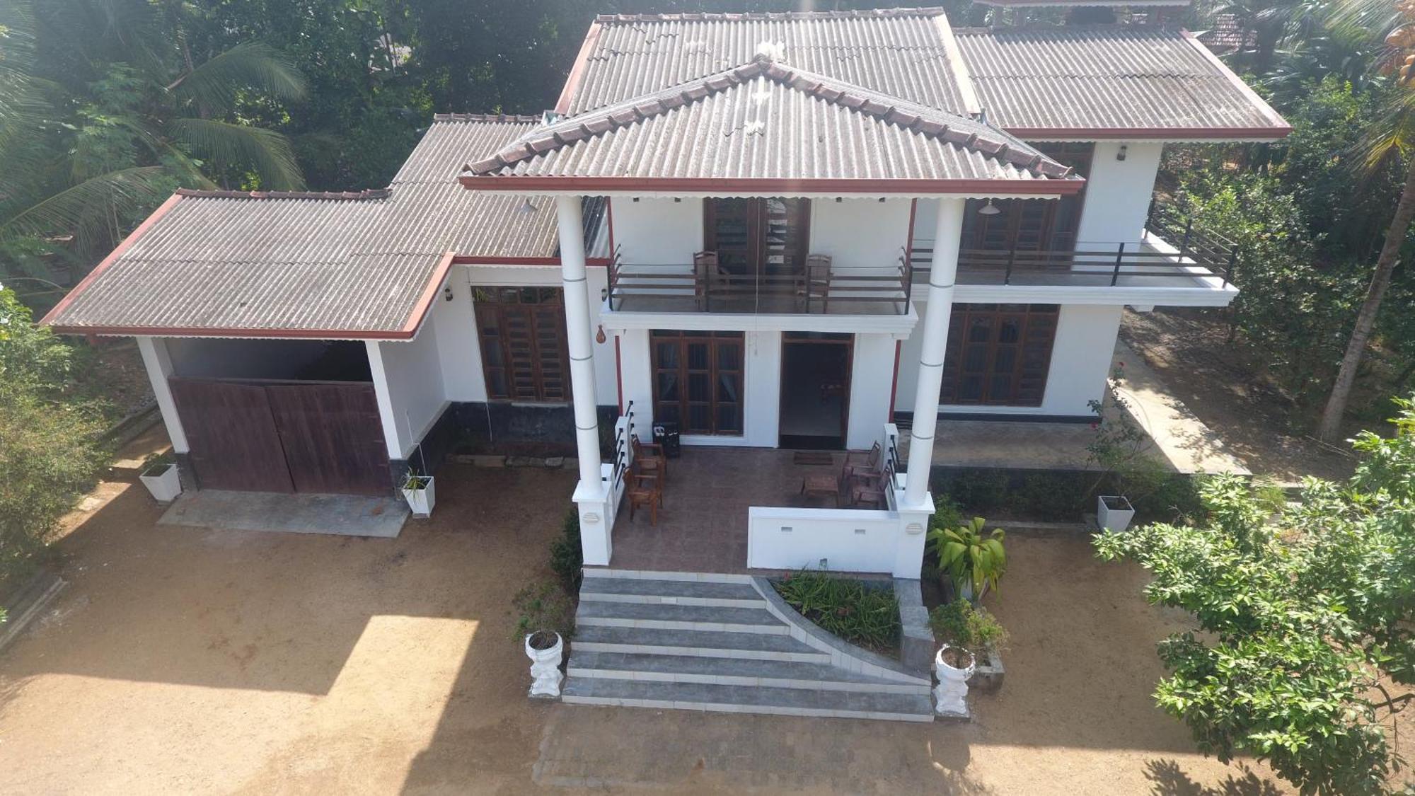 The Breeze Pinnawala 宾那伟拉 外观 照片